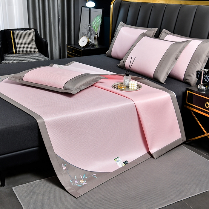 91家纺网 家纺一手货源 找家纺 小牛席业 2026新款小千鸟格-甜蜜夏日冰丝席系列凉席藤席冰藤席竹席空调席草席冰丝席豆豆席乳胶席三件套 甜蜜夏日冰丝席-粉色