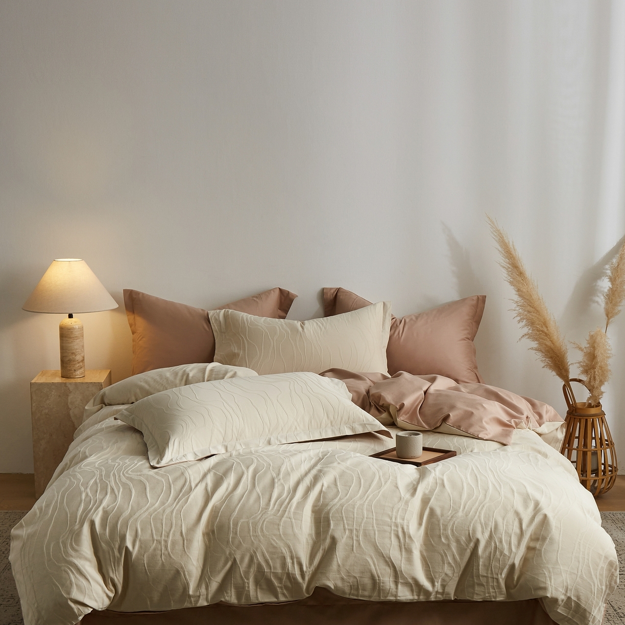 91家纺网 家纺一手货源 找家纺 顾家家居 2026新款AB面全棉厚织提花四件套 朝汐-杏黄