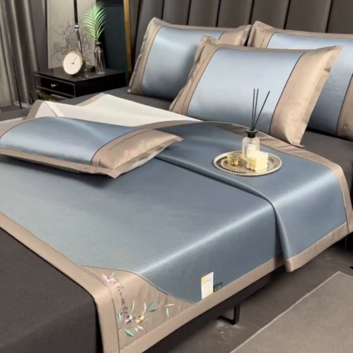 91家纺网 家纺一手货源 找家纺 小牛席业 2026新款小千鸟格-甜蜜夏日冰丝席系列凉席藤席冰藤席竹席空调席草席冰丝席豆豆席乳胶席三件套 甜蜜夏日冰丝席-蓝色