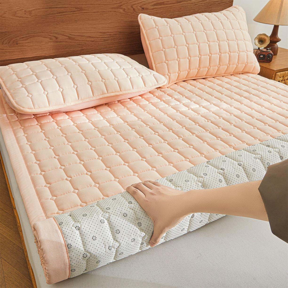 91家纺网 家纺一手货源 找家纺 （总）雯豆家纺 2026春夏新款老粗布新疆棉花床垫床护垫加厚隔脏床垫遮盖物