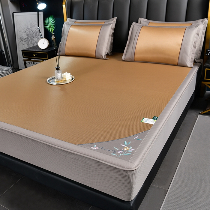 91家纺网 家纺一手货源 找家纺 小牛席业 2026新款小千鸟格-甜蜜夏日冰丝席系列（床笠款）凉席藤席冰藤席竹席空调席草席冰丝席豆豆席乳胶席三件 甜蜜夏日冰丝席-（床笠款)咖色