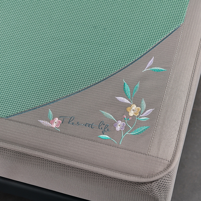 91家纺网 家纺一手货源 找家纺 小牛席业 2026新款小千鸟格-甜蜜夏日冰丝席系列（床笠款）凉席藤席冰藤席竹席空调席草席冰丝席豆豆席乳胶席三件 甜蜜夏日冰丝席-（床笠款)绿色