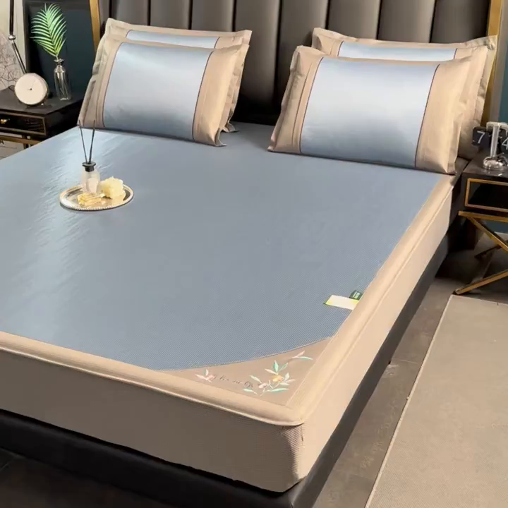 91家纺网 家纺一手货源 找家纺 小牛席业 2026新款小千鸟格-甜蜜夏日冰丝席系列（床笠款）凉席藤席冰藤席竹席空调席草席冰丝席豆豆席乳胶席三件 甜蜜夏日冰丝席-（床笠款)蓝色