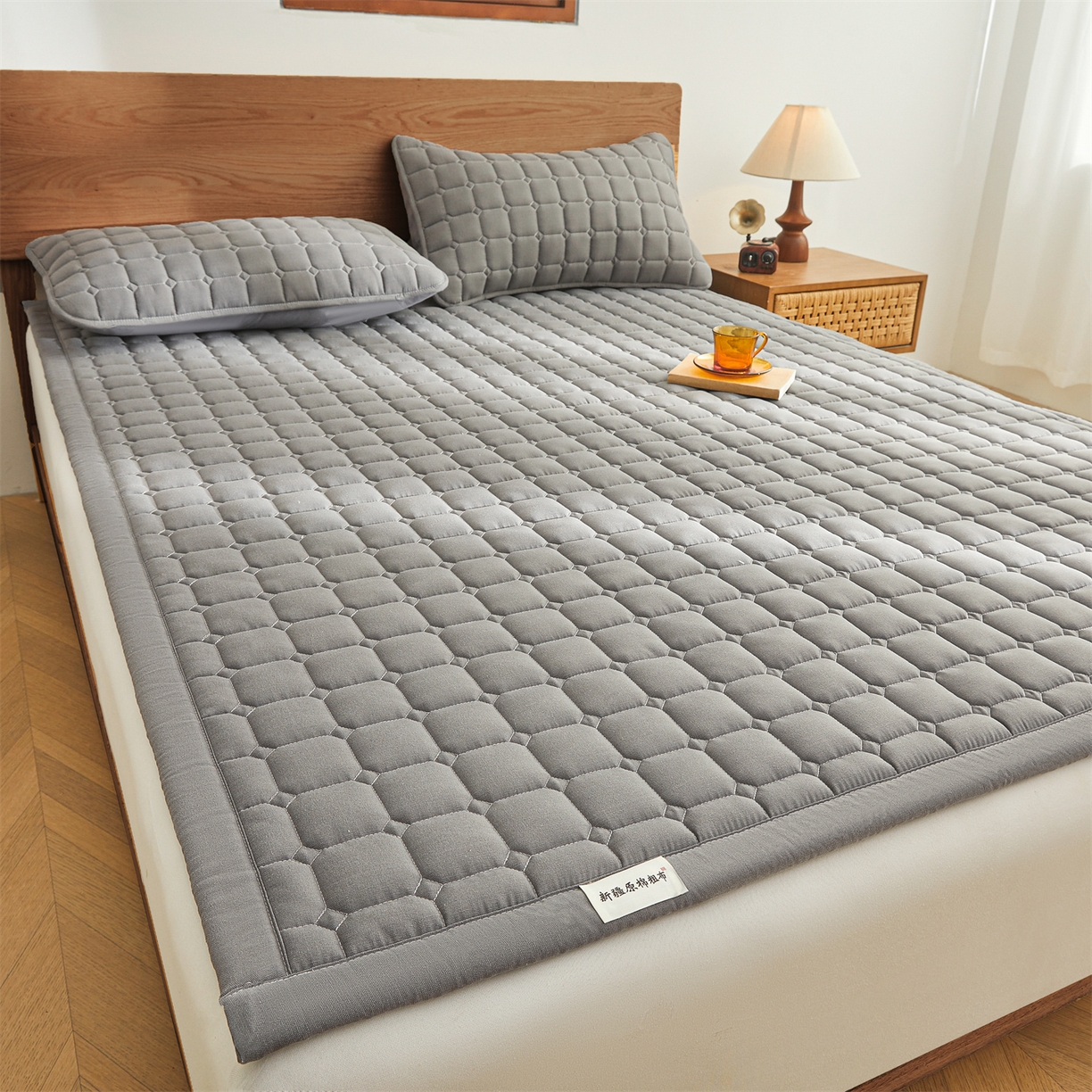 91家纺网 家纺一手货源 找家纺 雯豆家纺 2026春夏新款老粗布新疆棉花床垫床护垫加厚隔脏床垫遮盖物 老粗布-经典灰