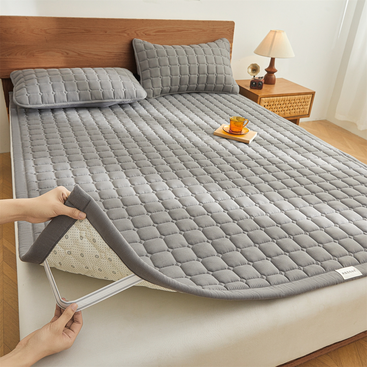 91家纺网 家纺一手货源 找家纺 雯豆家纺 2026春夏新款老粗布新疆棉花床垫床护垫加厚隔脏床垫遮盖物 老粗布-经典灰