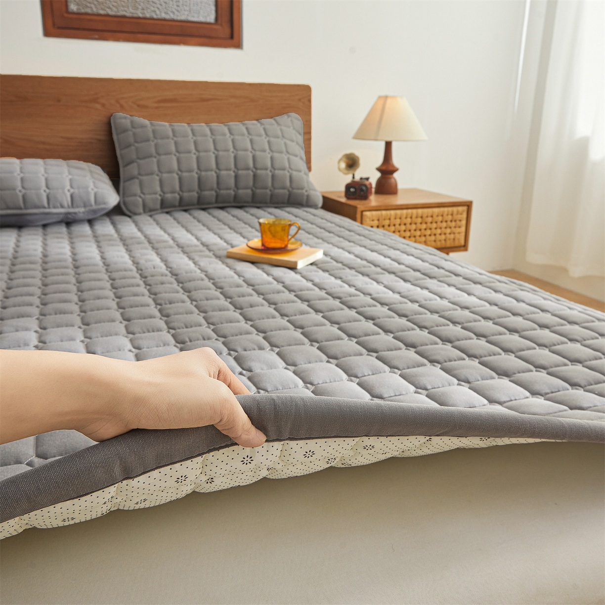 91家纺网 家纺一手货源 找家纺 雯豆家纺 2026春夏新款老粗布新疆棉花床垫床护垫加厚隔脏床垫遮盖物 老粗布-经典灰