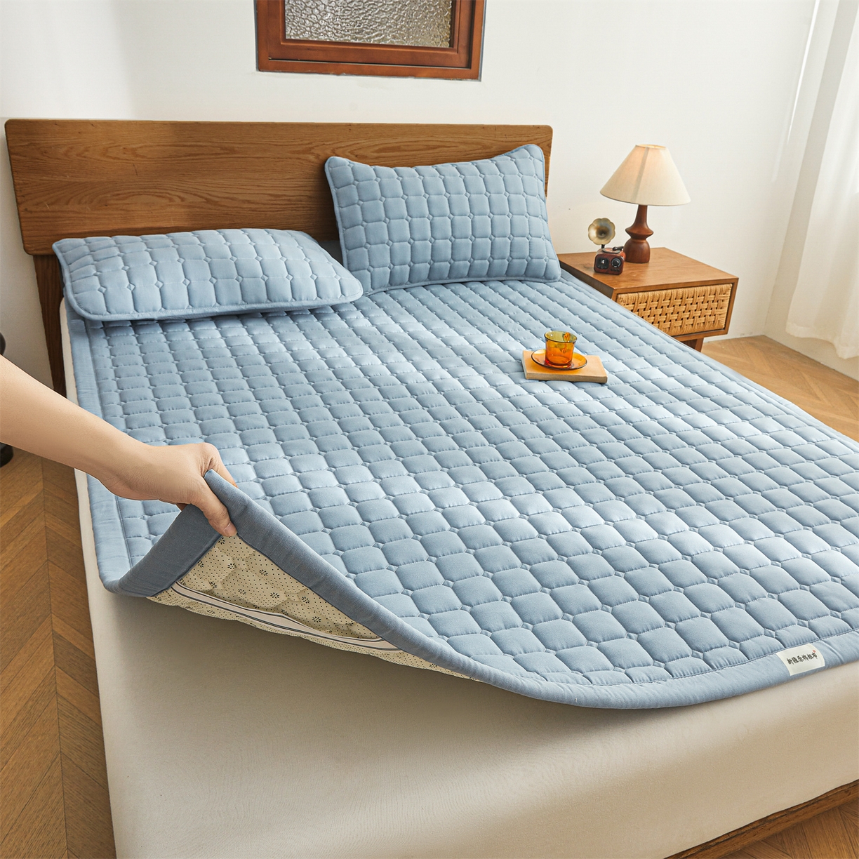 91家纺网 家纺一手货源 找家纺 雯豆家纺 2026春夏新款老粗布新疆棉花床垫床护垫加厚隔脏床垫遮盖物 老粗布-天蓝