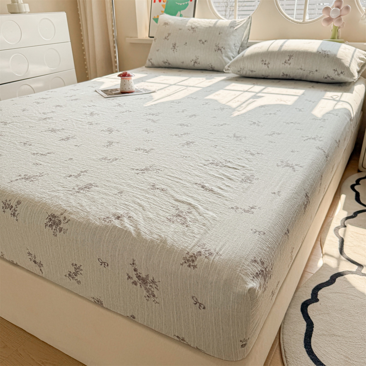 91家纺网 家纺一手货源 找家纺 雯豆家纺 2026春夏新款色织提花单层床笠三件套印花小清新卡通床罩 色织提花-俏佳人