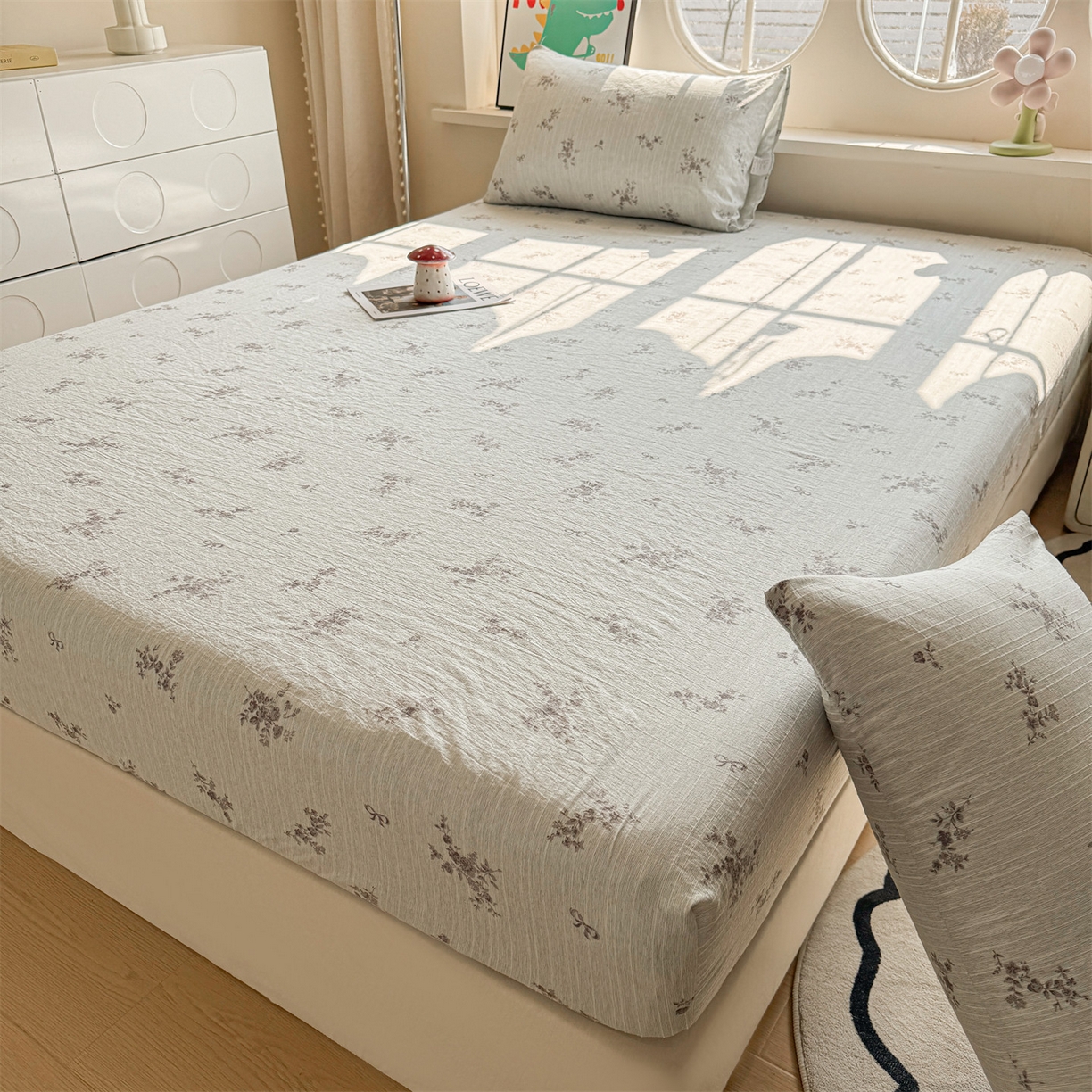 91家纺网 家纺一手货源 找家纺 雯豆家纺 2026春夏新款色织提花单层床笠三件套印花小清新卡通床罩 色织提花-俏佳人