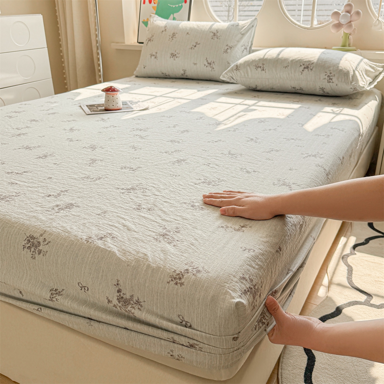 91家纺网 家纺一手货源 找家纺 雯豆家纺 2026春夏新款色织提花单层床笠三件套印花小清新卡通床罩 色织提花-俏佳人