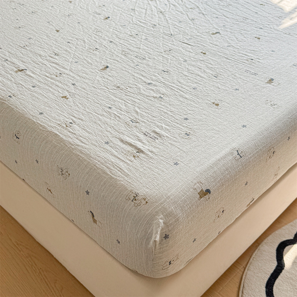 91家纺网 家纺一手货源 找家纺 雯豆家纺 2026春夏新款色织提花单层床笠三件套印花小清新卡通床罩 色织提花-星星狗