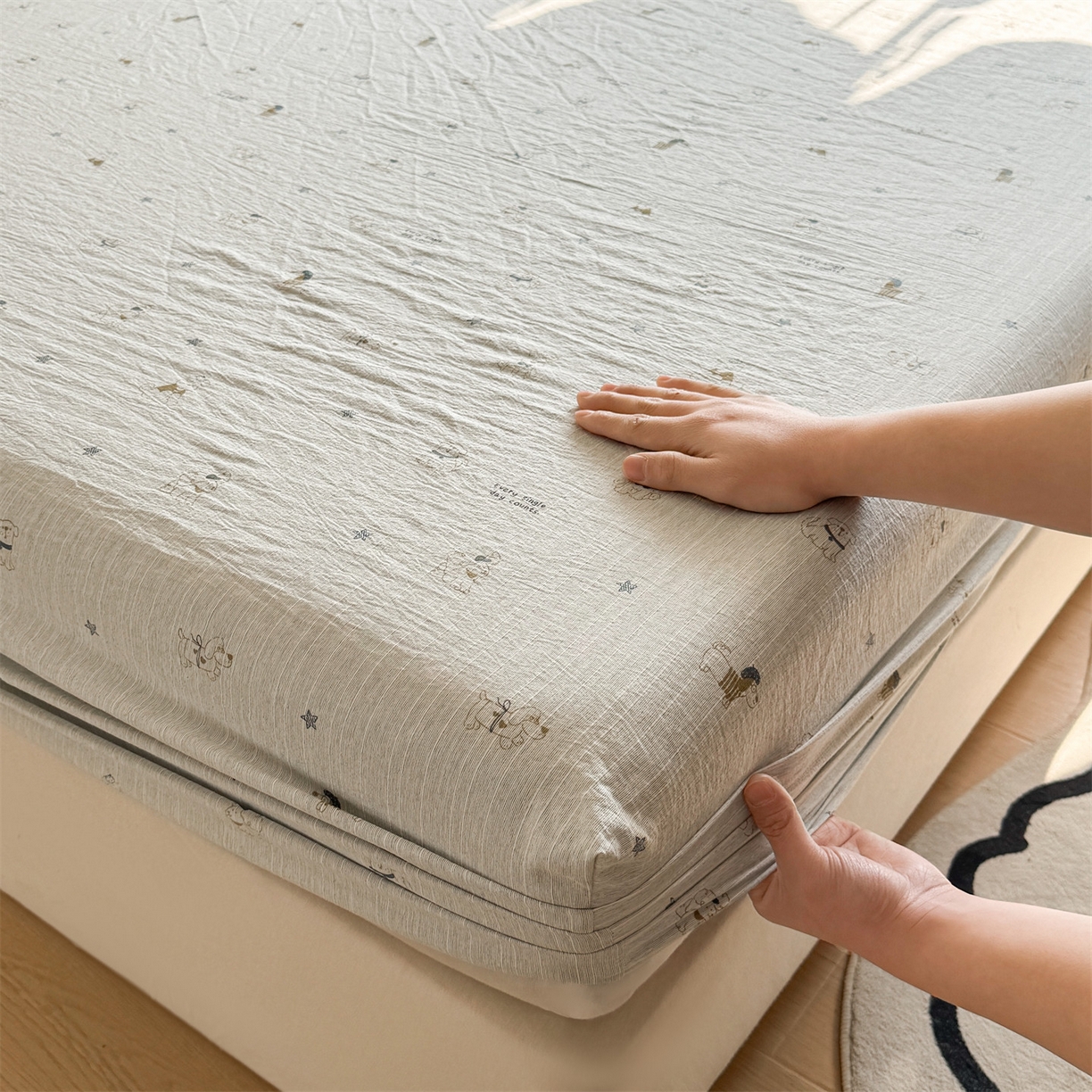 91家纺网 家纺一手货源 找家纺 雯豆家纺 2026春夏新款色织提花单层床笠三件套印花小清新卡通床罩 色织提花-星星狗