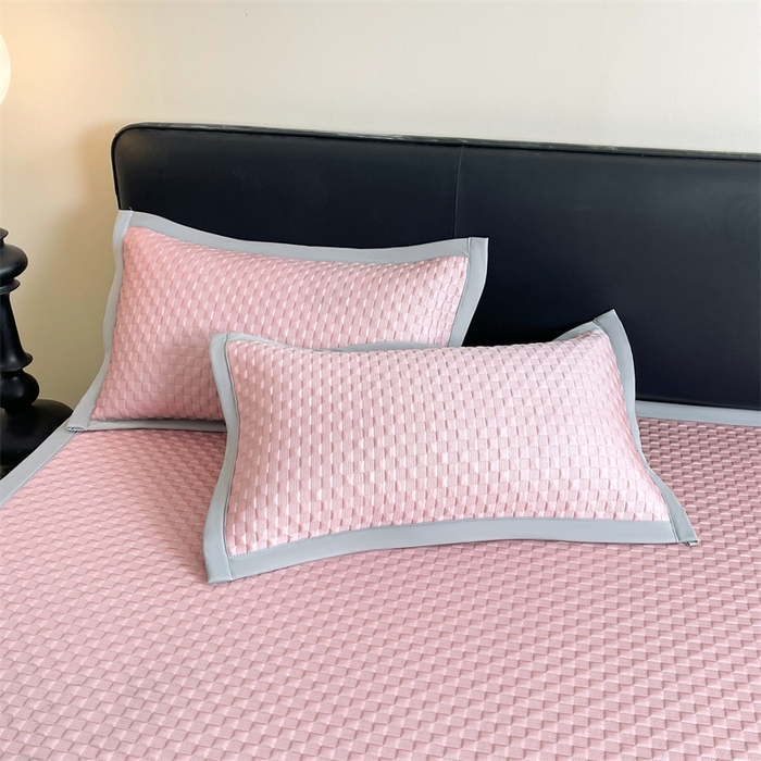 91家纺网 家纺一手货源 找家纺 雯豆家纺 2026新款A类PE凉席三件套冰豆豆席A类纯色凉豆豆席子可水洗空调软席 方格款-玛莎粉