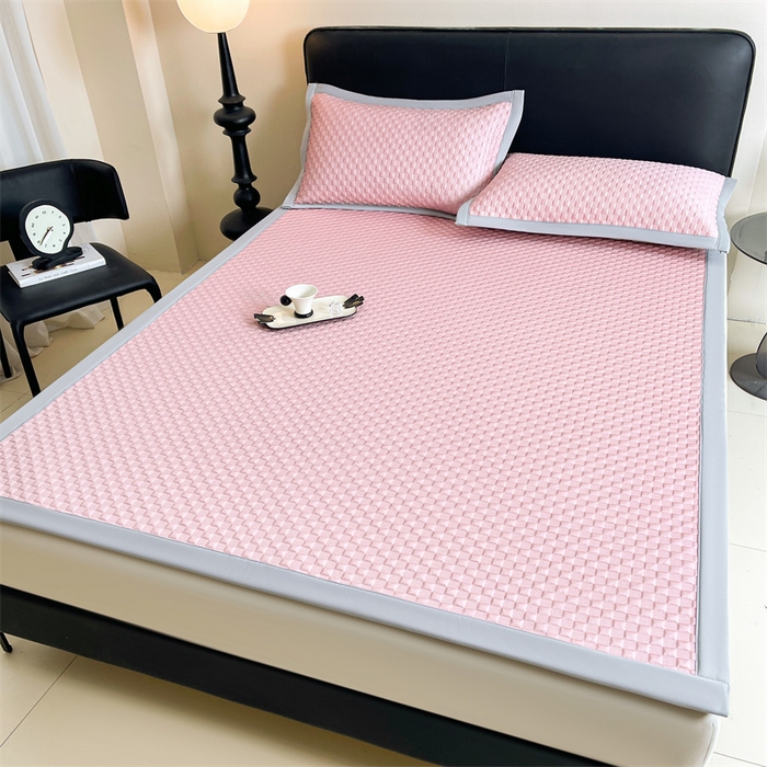 91家纺网 家纺一手货源 找家纺 雯豆家纺 2026新款A类PE凉席三件套冰豆豆席A类纯色凉豆豆席子可水洗空调软席 方格款-玛莎粉