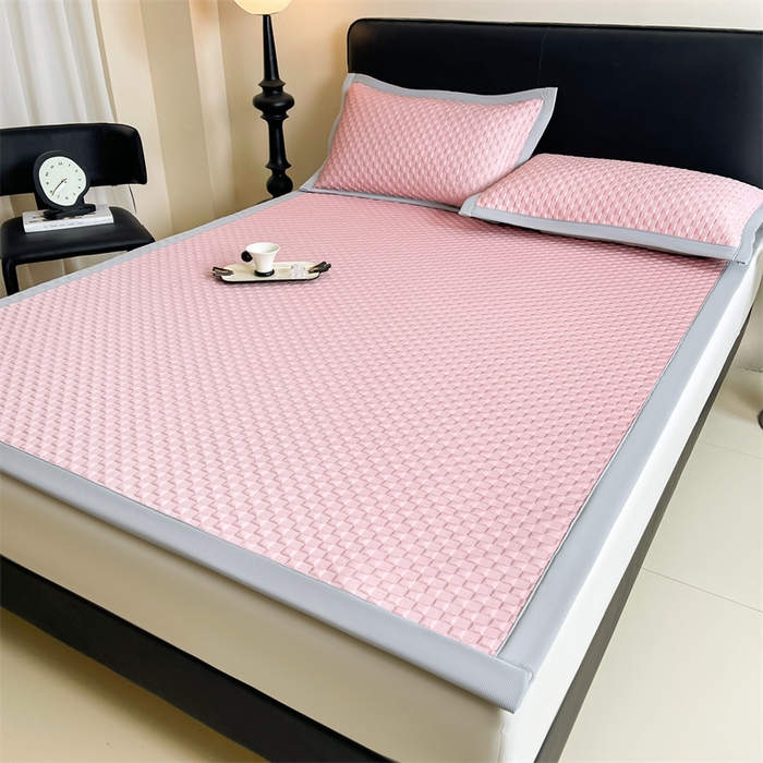 91家纺网 家纺一手货源 找家纺 雯豆家纺 2026新款A类PE凉席三件套冰豆豆席A类纯色凉豆豆席子可水洗空调软席 方格款-玛莎粉