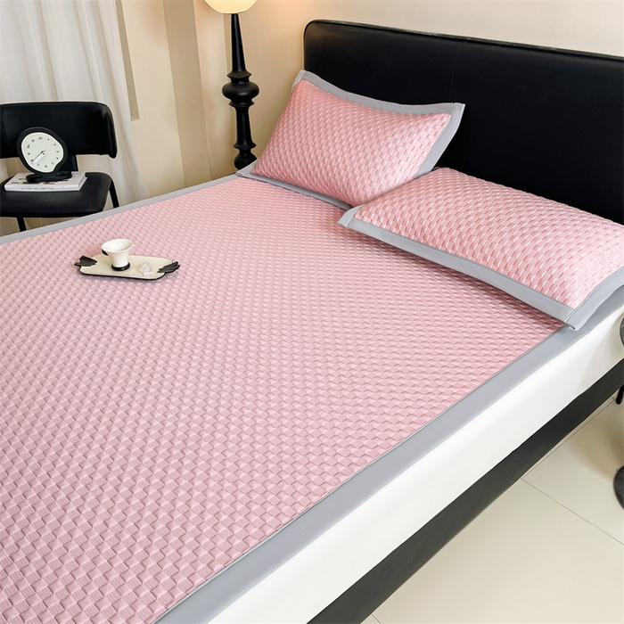 91家纺网 家纺一手货源 找家纺 雯豆家纺 2026新款A类PE凉席三件套冰豆豆席A类纯色凉豆豆席子可水洗空调软席 方格款-玛莎粉