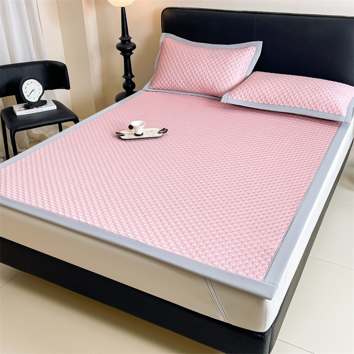 91家纺网 家纺一手货源 找家纺 雯豆家纺 2026新款A类PE凉席三件套冰豆豆席A类纯色凉豆豆席子可水洗空调软席 方格款-玛莎粉