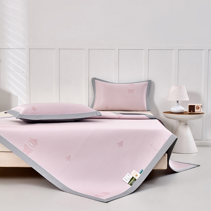 91家纺网 家纺一手货源 找家纺 小牛席业 2026新款【实拍风格】双PE高凉感-韩版小熊提花冰丝席凉席竹席藤席冰藤席乳胶席豆豆席 粉色