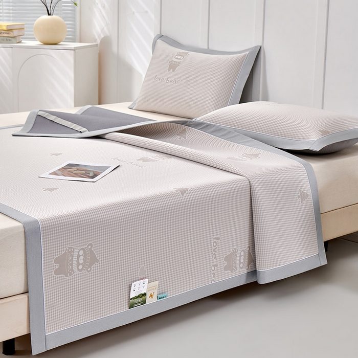 91家纺网 家纺一手货源 找家纺 小牛席业 2026新款【实拍风格】双PE高凉感-韩版小熊提花冰丝席凉席竹席藤席冰藤席乳胶席豆豆席 香槟