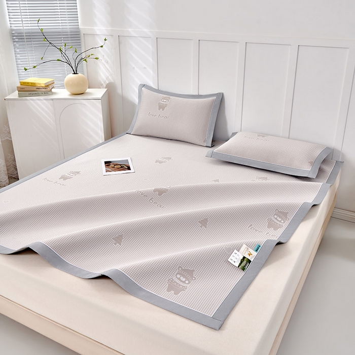 91家纺网 家纺一手货源 找家纺 小牛席业 2026新款【实拍风格】双PE高凉感-韩版小熊提花冰丝席凉席竹席藤席冰藤席乳胶席豆豆席 香槟