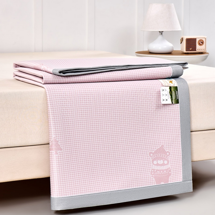 91家纺网 家纺一手货源 找家纺 小牛席业 2026新款【实拍风格】双PE高凉感-韩版小熊提花冰丝席凉席竹席藤席冰藤席乳胶席豆豆席 粉色