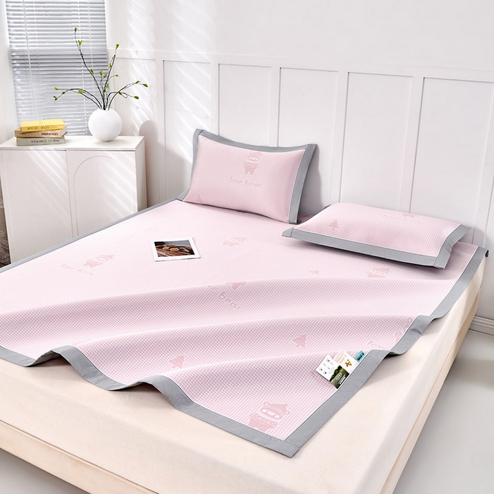 91家纺网 家纺一手货源 找家纺 小牛席业 2026新款【实拍风格】双PE高凉感-韩版小熊提花冰丝席凉席竹席藤席冰藤席乳胶席豆豆席 粉色