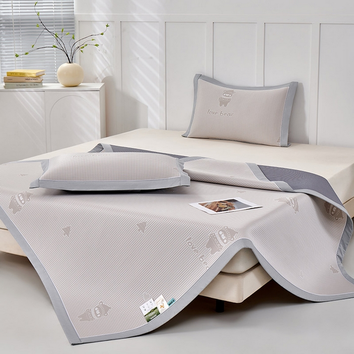 91家纺网 家纺一手货源 找家纺 小牛席业 2026新款【实拍风格】双PE高凉感-韩版小熊提花冰丝席凉席竹席藤席冰藤席乳胶席豆豆席 香槟