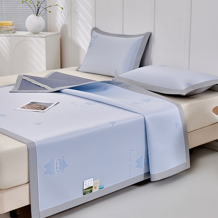 91家纺网 家纺一手货源 找家纺 小牛席业 2026新款【实拍风格】双PE高凉感-韩版小熊提花冰丝席凉席竹席藤席冰藤席乳胶席豆豆席 蓝色