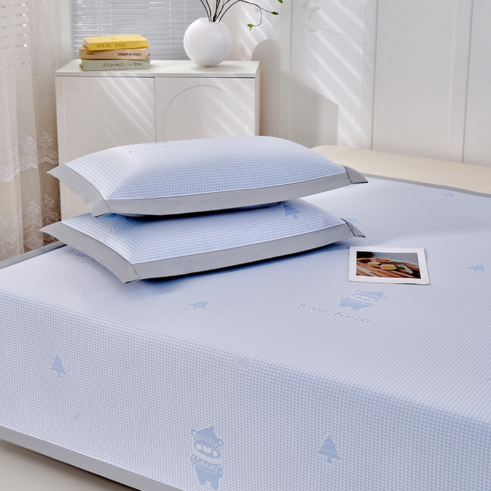 91家纺网 家纺一手货源 找家纺 小牛席业 2026新款【实拍风格】双PE高凉感-韩版小熊提花冰丝席凉席竹席藤席冰藤席乳胶席豆豆席 蓝色