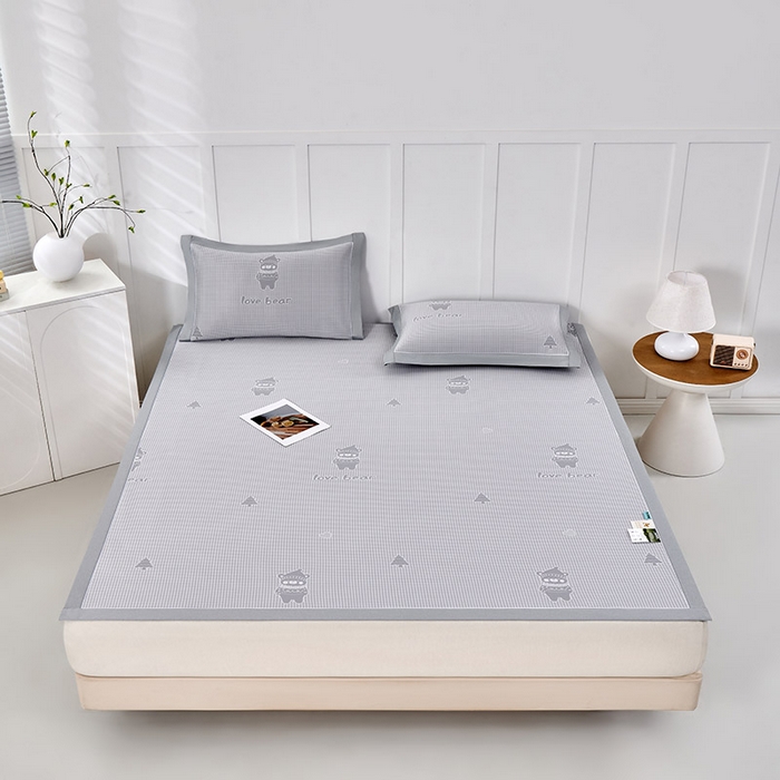 91家纺网 家纺一手货源 找家纺 小牛席业 2026新款【实拍风格】双PE高凉感-韩版小熊提花冰丝席凉席竹席藤席冰藤席乳胶席豆豆席 灰色