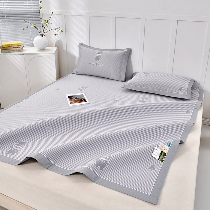 91家纺网 家纺一手货源 找家纺 小牛席业 2026新款【实拍风格】双PE高凉感-韩版小熊提花冰丝席凉席竹席藤席冰藤席乳胶席豆豆席 灰色