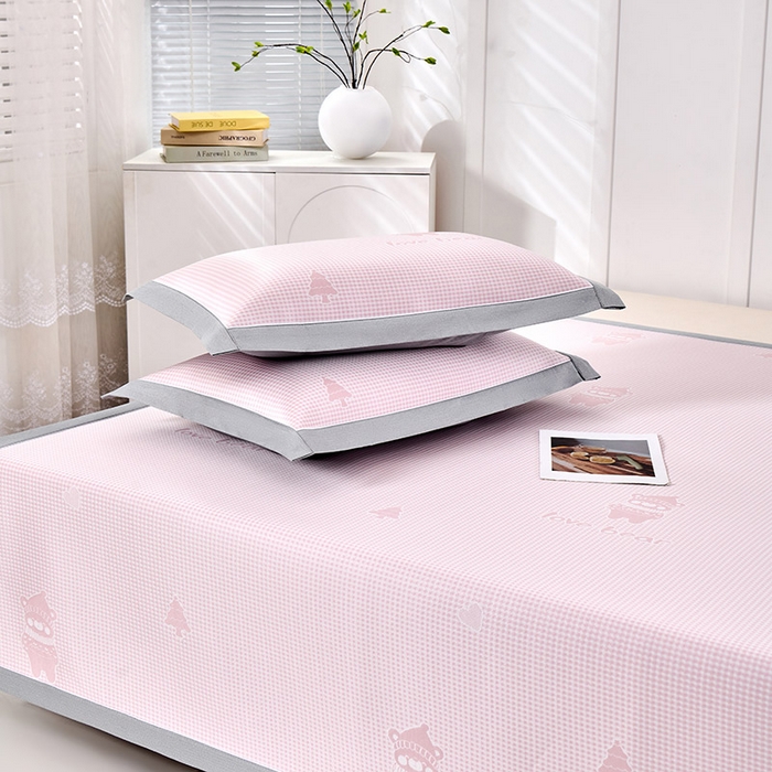 91家纺网 家纺一手货源 找家纺 小牛席业 2026新款【实拍风格】双PE高凉感-韩版小熊提花冰丝席凉席竹席藤席冰藤席乳胶席豆豆席 粉色