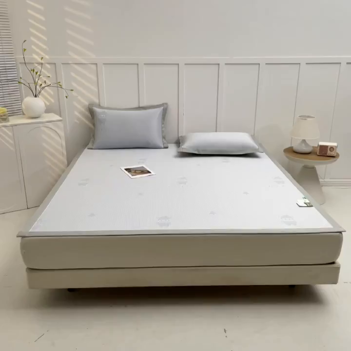 91家纺网 家纺一手货源 找家纺 小牛席业 2026新款【实拍风格】双PE高凉感-韩版小熊提花冰丝席凉席竹席藤席冰藤席乳胶席豆豆席 蓝色