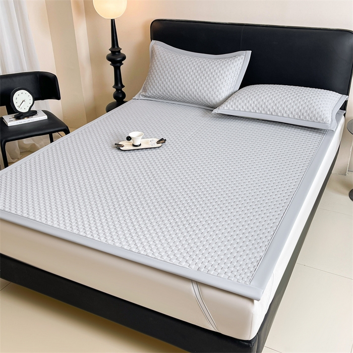 91家纺网 家纺一手货源 找家纺 雯豆家纺 2026新款A类PE凉席三件套冰豆豆席A类纯色凉豆豆席子可水洗空调软席 方格款-威尼斯灰