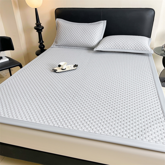 91家纺网 家纺一手货源 找家纺 雯豆家纺 2026新款A类PE凉席三件套冰豆豆席A类纯色凉豆豆席子可水洗空调软席 方格款-威尼斯灰