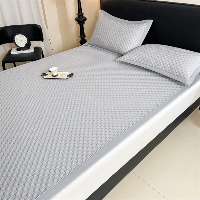 91家纺网 家纺一手货源 找家纺 雯豆家纺 2026新款A类PE凉席三件套冰豆豆席A类纯色凉豆豆席子可水洗空调软席 方格款-威尼斯灰