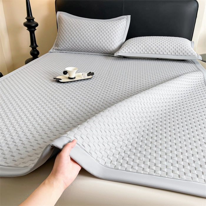 91家纺网 家纺一手货源 找家纺 雯豆家纺 2026新款A类PE凉席三件套冰豆豆席A类纯色凉豆豆席子可水洗空调软席 方格款-威尼斯灰