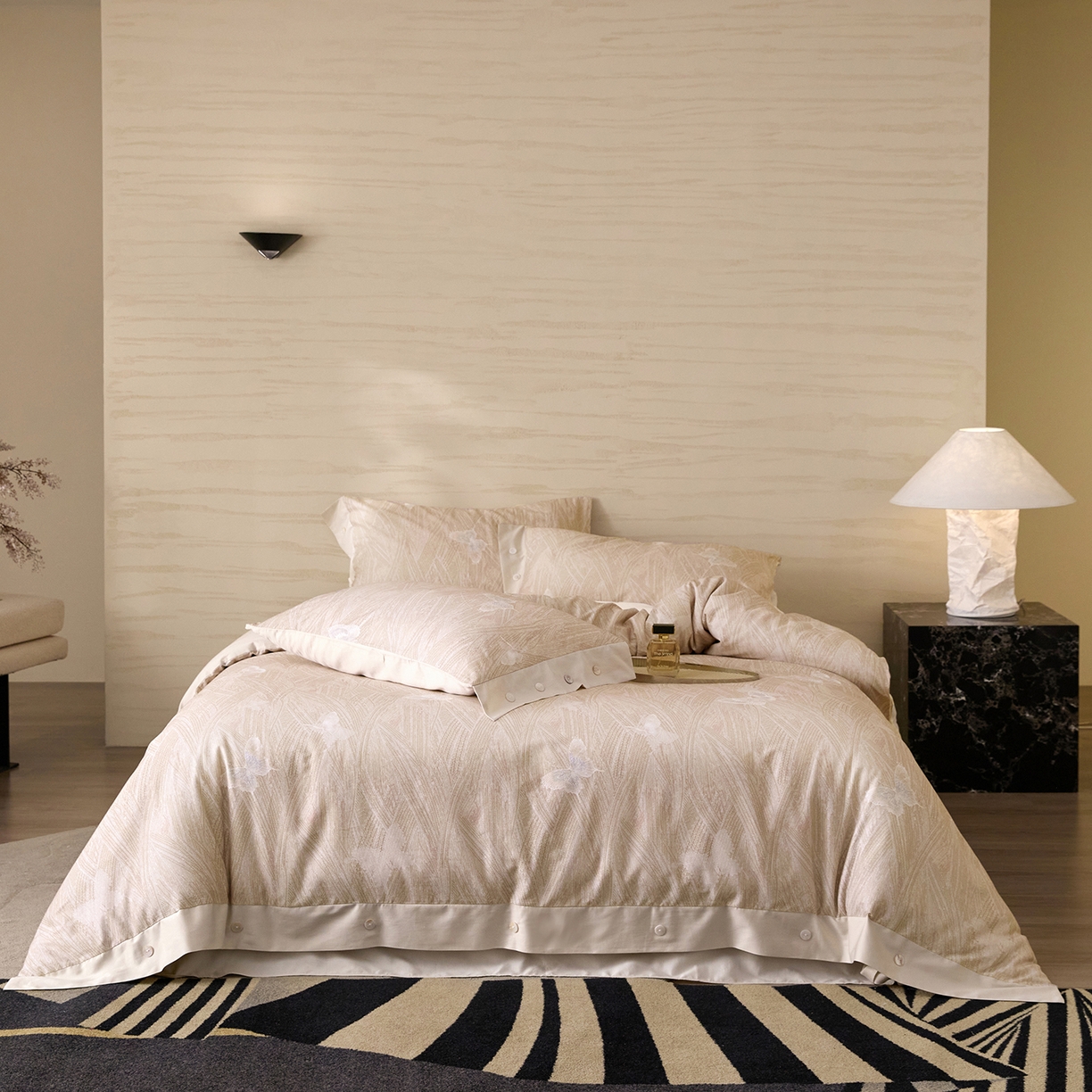 91家纺网 家纺一手货源 找家纺 梧桐树 2026新款60支长绒棉纯棉宽边纽扣系列四件套 N603洛可咖