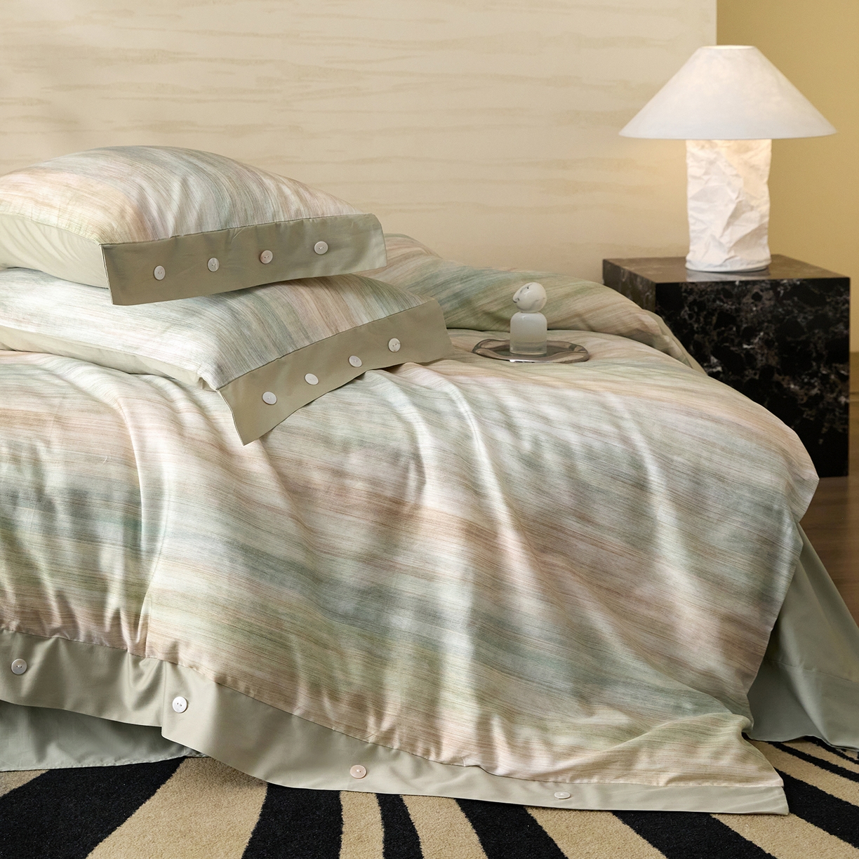 91家纺网 家纺一手货源 找家纺 梧桐树 2026新款60支长绒棉纯棉宽边纽扣系列四件套 N605摩卡绿