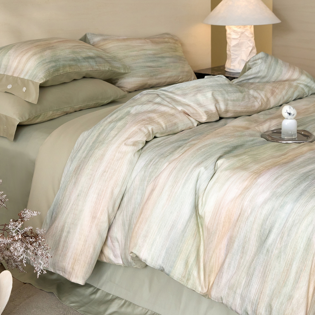 91家纺网 家纺一手货源 找家纺 梧桐树 2026新款60支长绒棉纯棉宽边纽扣系列四件套 N605摩卡绿