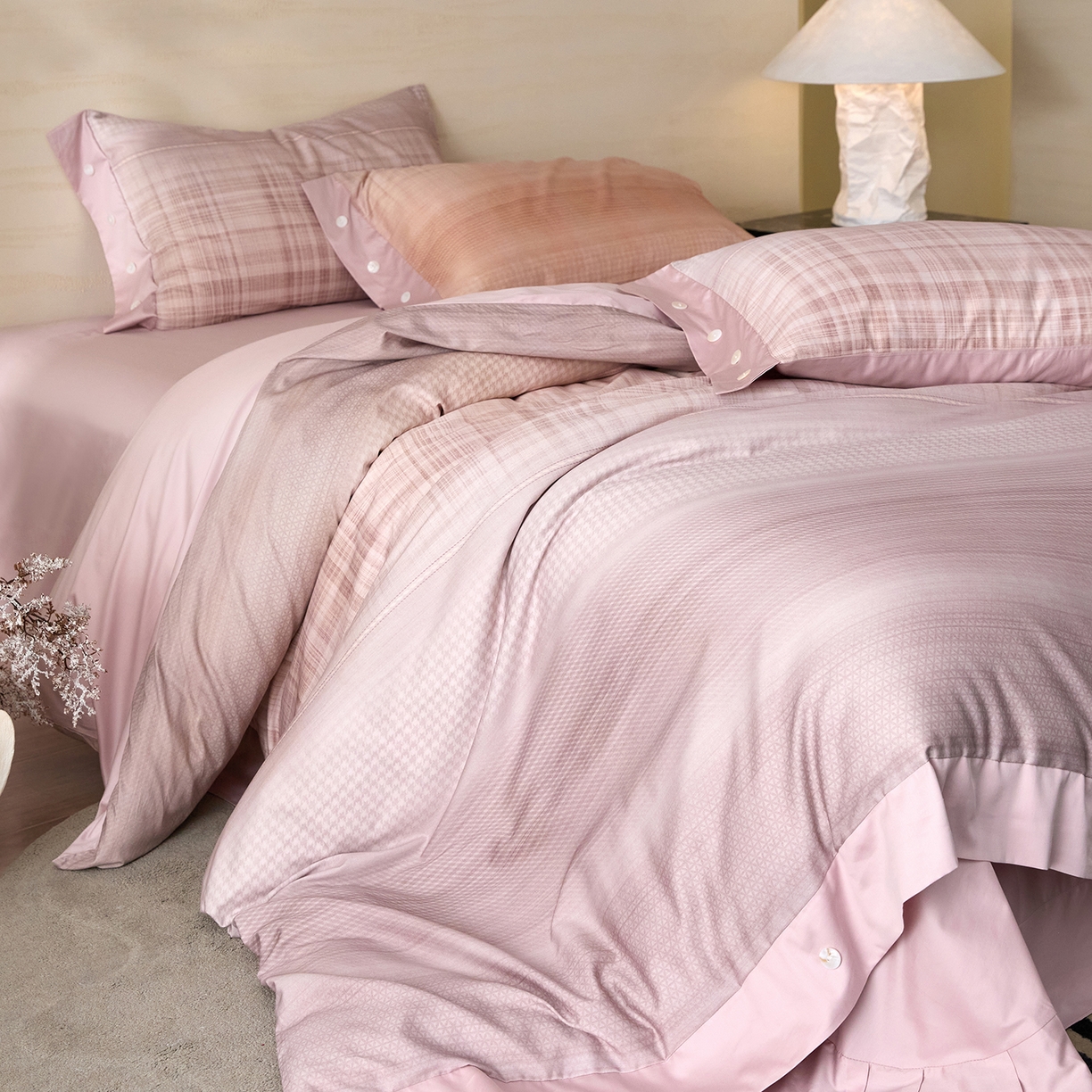 91家纺网 家纺一手货源 找家纺 梧桐树 2026新款60支长绒棉纯棉宽边纽扣系列四件套 N606可可西桔