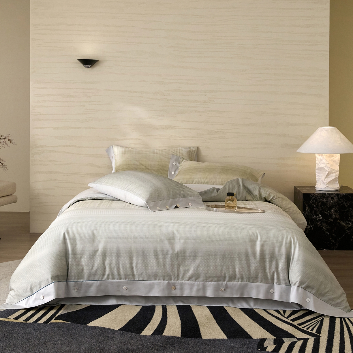 91家纺网 家纺一手货源 找家纺 梧桐树 2026新款60支长绒棉纯棉宽边纽扣系列四件套 N607可可西黄