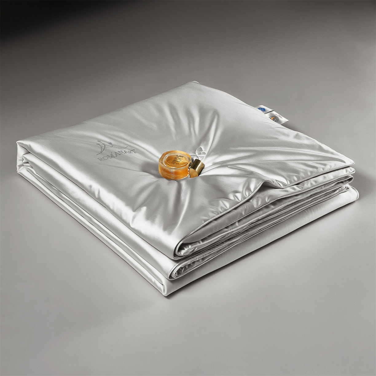 91家纺网 家纺一手货源 找家纺 鸣升家纺 2026新款100%蚕丝夏凉被可水洗柞蚕丝夏被被子被芯蚕丝被空调被蚕丝夏被桑蚕丝被 灰色