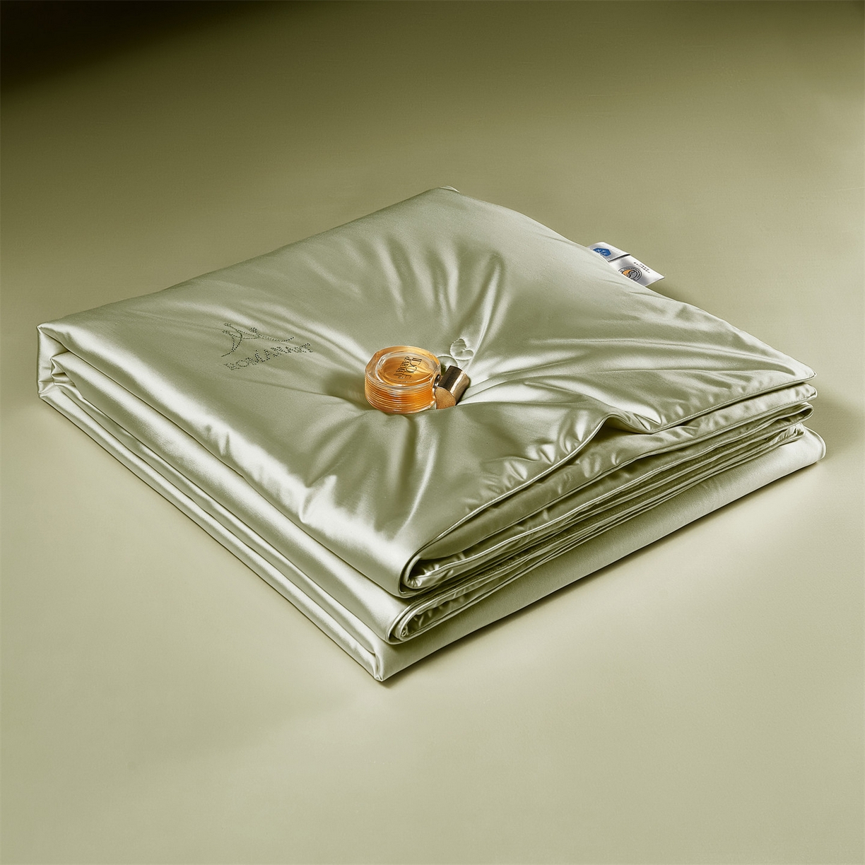 91家纺网 家纺一手货源 找家纺 鸣升家纺 2026新款100%蚕丝夏凉被可水洗柞蚕丝夏被被子被芯蚕丝被空调被蚕丝夏被桑蚕丝被 军绿色