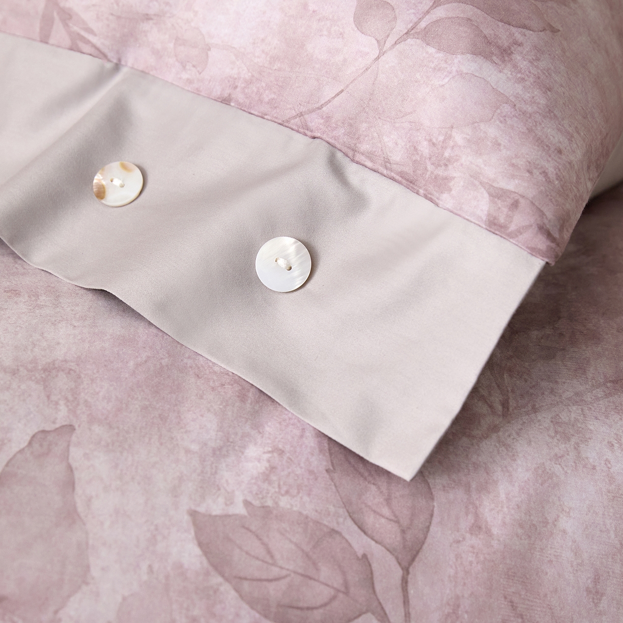 91家纺网 家纺一手货源 找家纺 梧桐树 2026新款60支长绒棉纯棉宽边纽扣系列四件套 N608埃莉诺豆沙