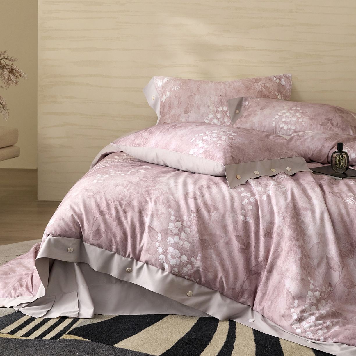 91家纺网 家纺一手货源 找家纺 梧桐树 2026新款60支长绒棉纯棉宽边纽扣系列四件套 N608埃莉诺豆沙