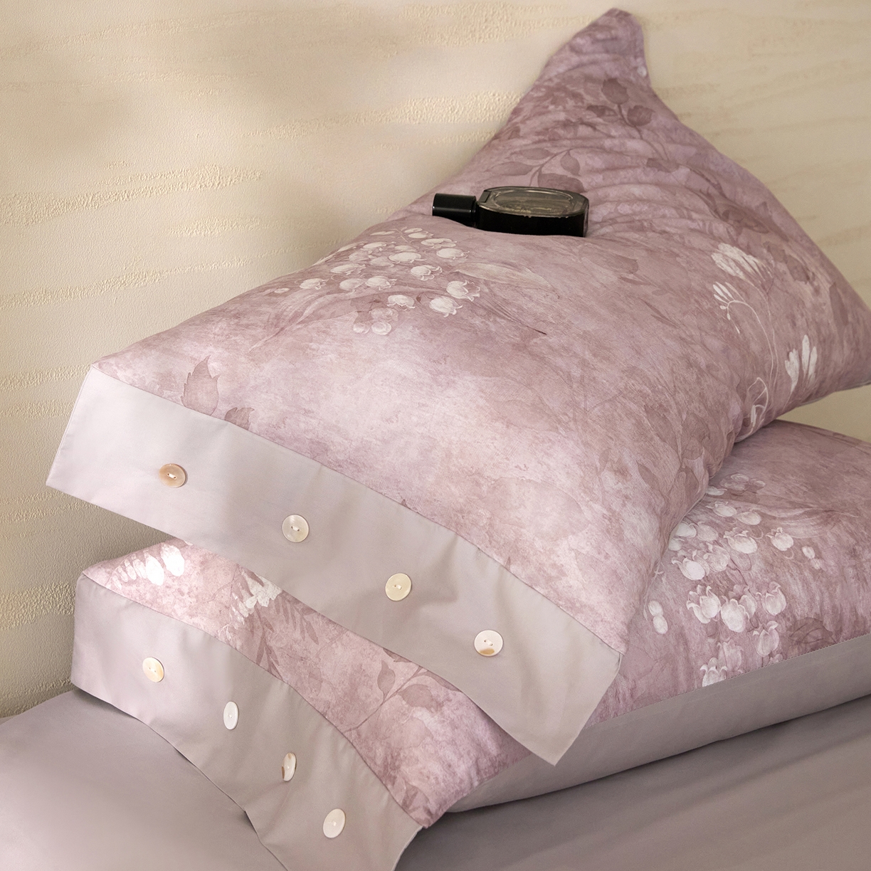 91家纺网 家纺一手货源 找家纺 梧桐树 2026新款60支长绒棉纯棉宽边纽扣系列四件套 N608埃莉诺豆沙