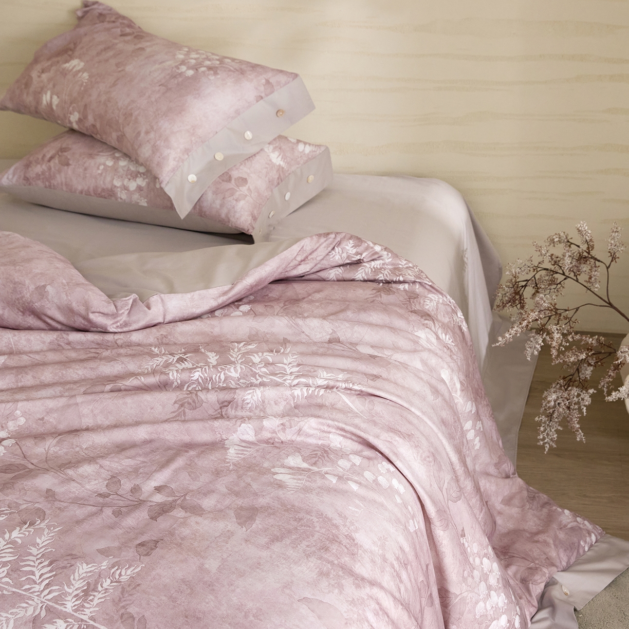 91家纺网 家纺一手货源 找家纺 梧桐树 2026新款60支长绒棉纯棉宽边纽扣系列四件套 N608埃莉诺豆沙