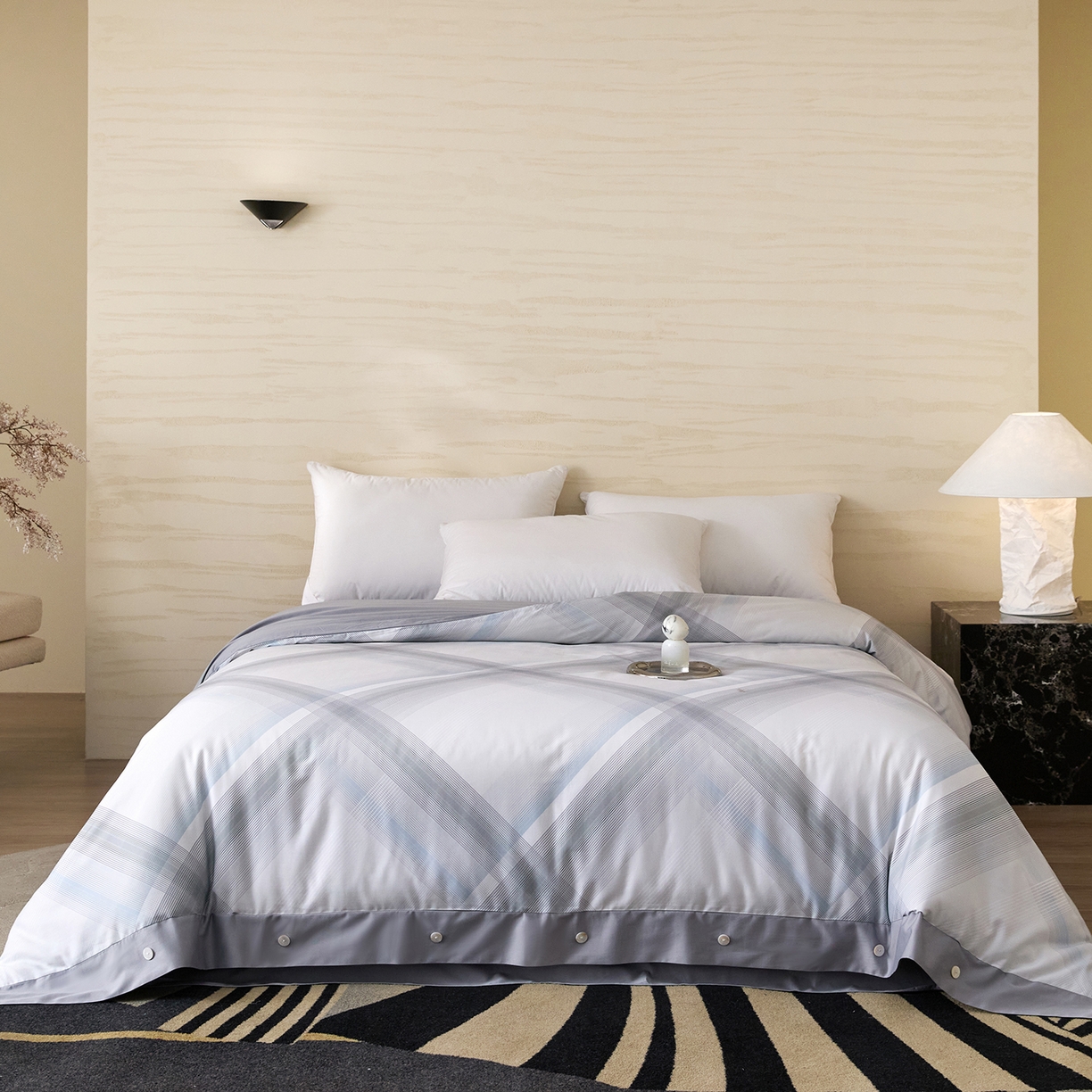 91家纺网 家纺一手货源 找家纺 梧桐树 2026新款60支长绒棉纯棉宽边纽扣系列四件套 N610格珊蓝