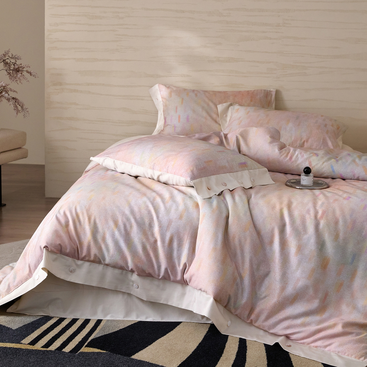 91家纺网 家纺一手货源 找家纺 梧桐树 2026新款60支长绒棉纯棉宽边纽扣系列四件套 N611繁星